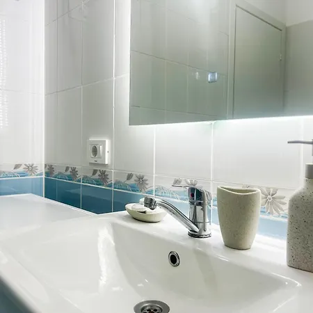 Breeze Sea View 아파트